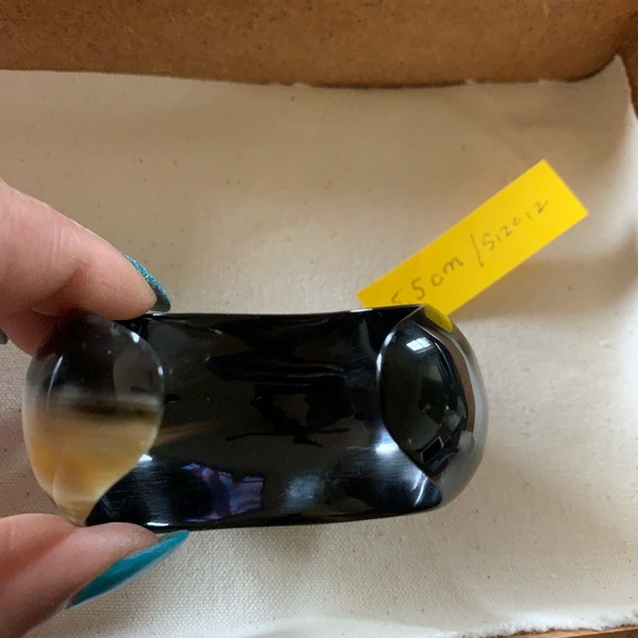 Natural Buffalo Horn cuff - Picture 1 of 8